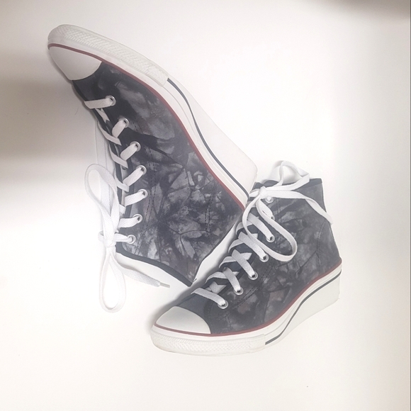 Converse Women's Wedge High-Top Sneakers - Picture 4 of 8